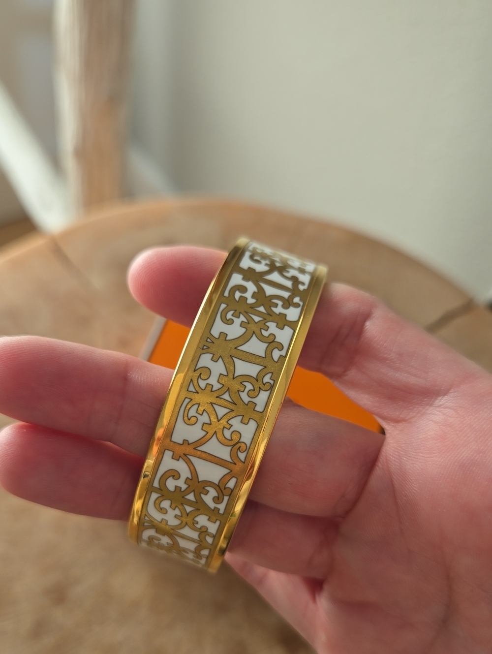 Hermès White & Gold Color Pattern Cuff With Box + Duster, VGUC, French Chic - Picture 4 of 7